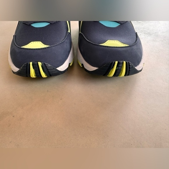 The adidas Men’s Navy Yung-96 Chasm With Neon Accents Sneakers US 10.5 - Picture 2 of 13